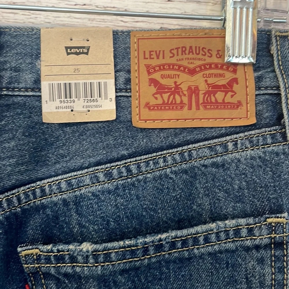 Levis - Picture 10 of 11